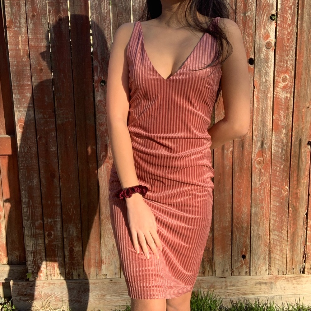 FOREVER 21 VELVET PINK DRESS